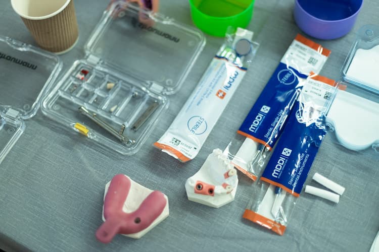 Single unit implant restorations event kit Implant restoration materials